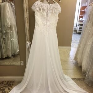 Chiffon/lace wedding gown